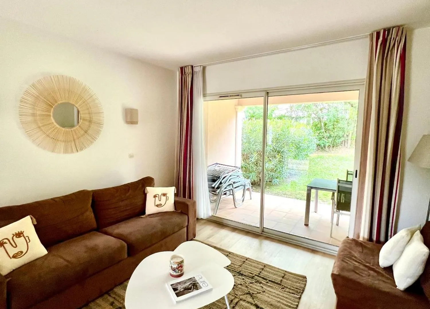 Saint-Tropez En Residence Avec Piscine 0*,